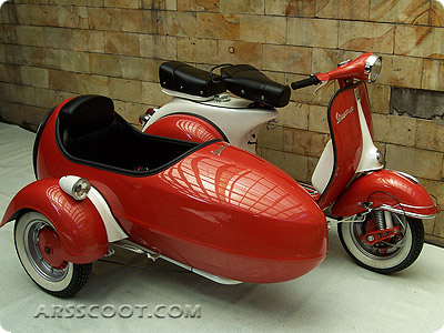 VESPA SCOOTER 1964 W/ SIDECAR